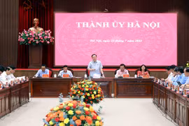 Top legislator examines implementation of NA resolutions in Hanoi