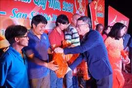 Programme brings early Tet asmosphere to OVs in Laos