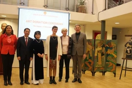 Former Dutch diplomat donates paintings to Vietnamese museum