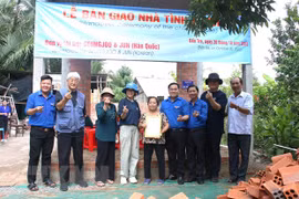 RoK youngsters build houses for the needy in Ben Tre