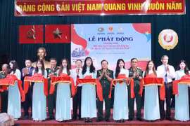 Notebooks for students programme kicks off in HCM City