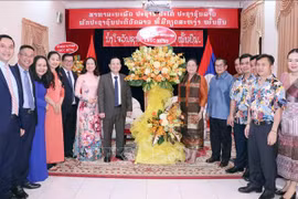 HCM City leaders visit Lao Consulate General on Bunpimay festival