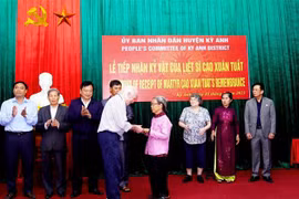US veteran returns war diary to Vietnamese martyr’s family