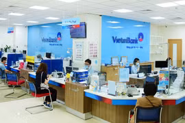 Deposit interest rates at four major banks hit one-year low
