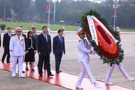 Chinese Party General Secretary and President pays tribute to President Ho Chi Minh