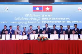 Vietnamese, Lao capital cities ink deals to boost trade