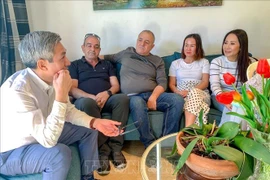 Embassy delegation visits Vietnamese in Israel