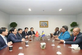 Prime Minister meets Barbadian, Mongolian counterparts in Tianjin