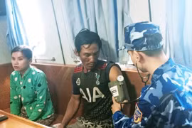 Six people on sunk fishing ship rescued in Con Dao territorial waters