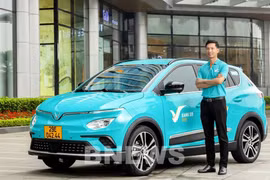 First electric taxi service launched in Hanoi