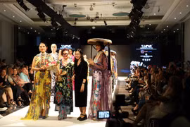 Vietnamese designer attracts attention at House of iKons Fashion Week 2023