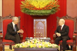Party leader hosts Singaporean PM