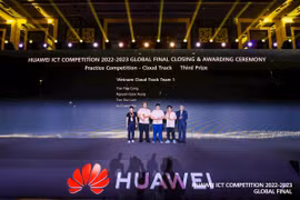 Vietnamese students win prize at Huawei ICT Competition 2022-2023