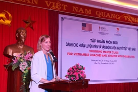 US opens swimming lessons for Vietnamese coaches, athletes with disabilities