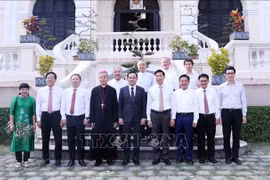 Deputy PM delivers Christmas congratulations in HCM City