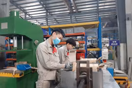 Firms in supporting industries in dire need of skilled workers