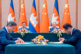 Cambodia inks economic cooperation documents with China