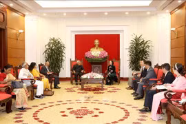 Party official receives Indian party delegation