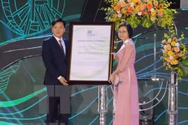 Non Nuoc Cao Bang receives Global Geopark title certificate after first re-verification