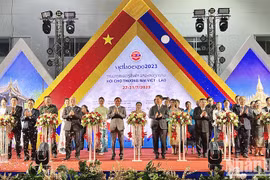 Annual Vietnam - Laos trade fair opens