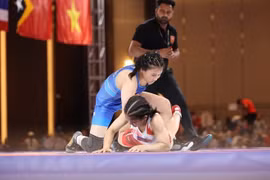 Athletes secure more gold medals for Vietnam at SEA Games 32