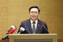 Top legislator chairs labourers' forum to gather opinions
