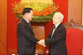 Party chief receives Lao Party official 