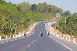 Work to restart on section of Ho Chi Minh expressway project