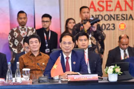 Vietnamese FM meets Japanese counterpart