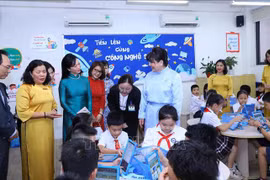 Mongolian President’s spouse visits Chu Van An Primary School
