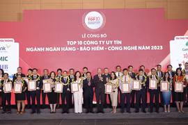 Vietnam Report announces Top 10 prestigious banks, insurance, digital companies
