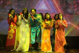 Overseas Vietnamese across continents celebrate traditional New Year