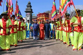 Whale worshipping festival held in Ha Tinh province