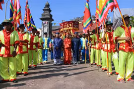 Whale worshipping festival held in Ha Tinh province