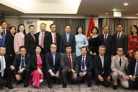 President meets Vietnamese community in US