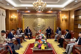 US Ambassador visits Quang Tri, discusses war aftermath alleviation
