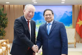 PM calls on Chinese group to invest in transport infrastructure projects