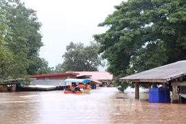 All 45 Vietnamese stranded on landslide-hit road in Laos rescued