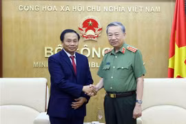 Vietnamese, Lao public security ministries step up cooperation 