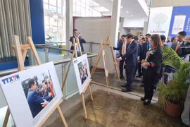 National External Information Service Awards presented to winning Venezuelan group