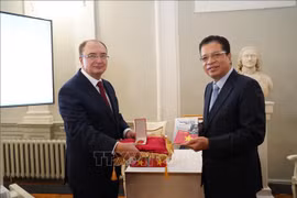 Friendship Orders conferred on St. Petersburg Governor, Ho Chi Minh Institute