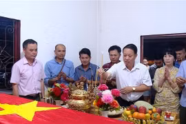 Overseas Vietnamese commemorate fallen soldiers in Laos