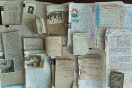 US centre hands over Vietnamese martyrs’ artifacts to families