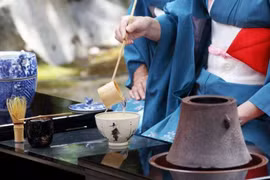 Tea ceremony marks Vietnam-Japan diplomatic anniversary