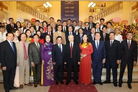 Party chief praises 75-year achievements of Vietnamese artists