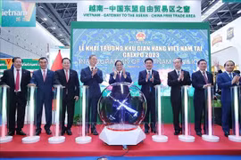 Vietnam hopes to become goods entrepot between ASEAN and China: PM
