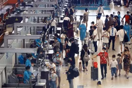 Vietnam’s airports serve about 1.29 million passengers in recent five-day holidays
