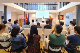 Vietnamese intellectuals in Netherlands discuss IT, climate change issues