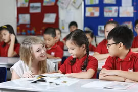 Foreigners teaching English in Vietnam required to get training certificates 