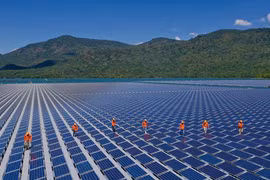 Deputy PM urges acceleration of electricity licensing for finished wind, solar power projects